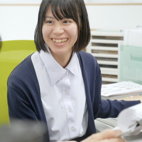 事務職の女性従業員
